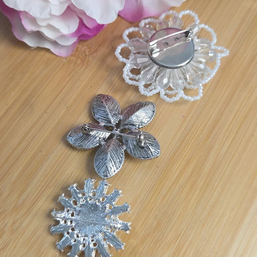 Elegant Floral Jewelry Set of 3 with Crystal Accents - Picture 5 of 5